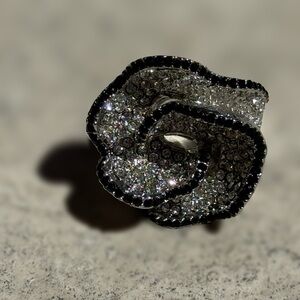 💎💍Elegant Black and Silver Crystal Ring
